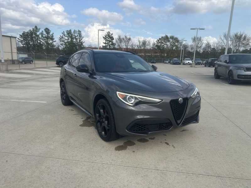 Used 2022 Alfa Romeo Stelvio VeloceImage 3