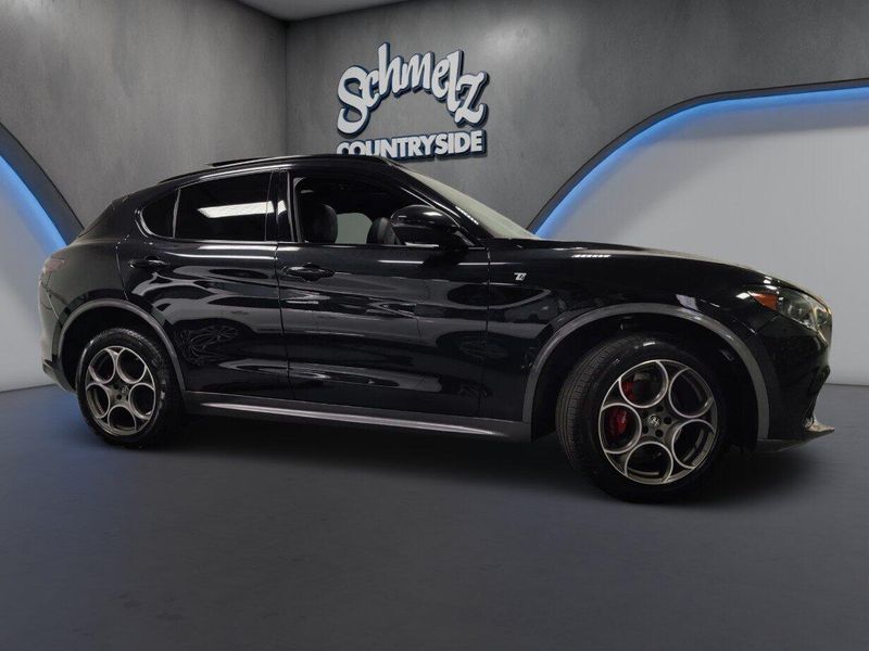 Used 2024 Alfa Romeo Stelvio Ti AWD w/Sunroof & NavImage 3