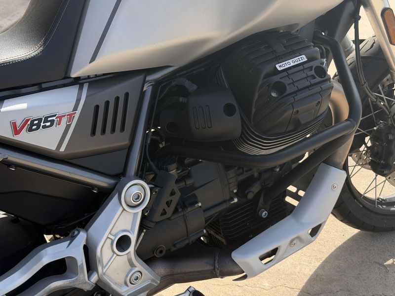 USED 2023 MOTO GUZZI V85 TT TRAVEL E5 Image 4