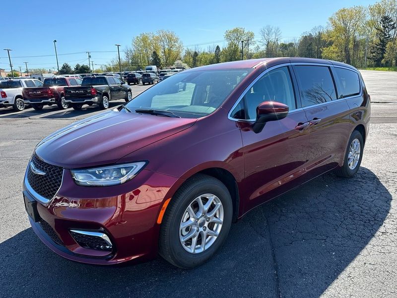 2023 Chrysler Pacifica Touring LImage 10