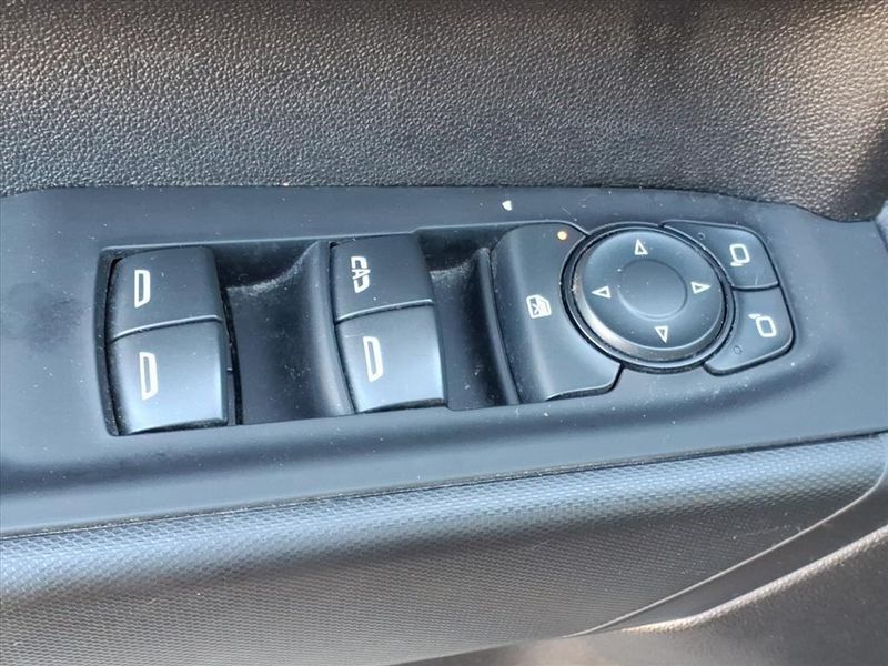 Used 2023 Chevrolet Silverado 1500 CustomImage 16