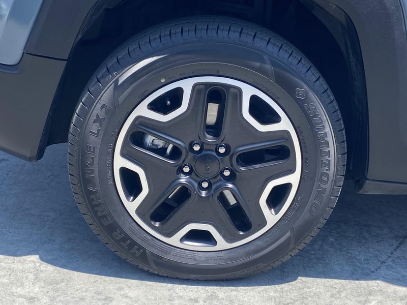2017 Jeep Renegade Image 8