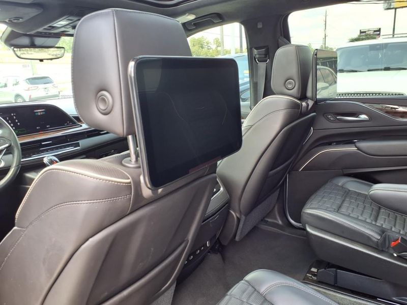 Used 2021 Cadillac Escalade ESV Sport PlatinumImage 17