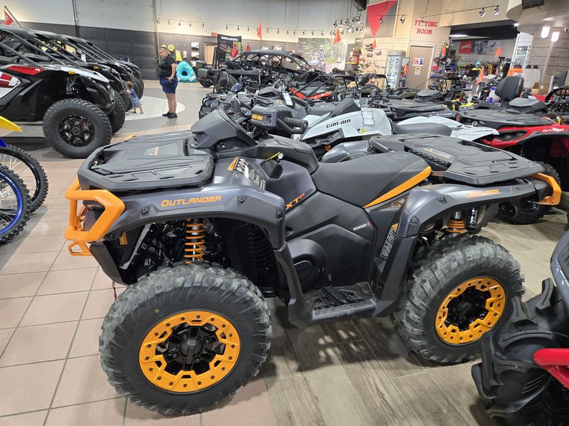 New 2025 Can-Am OUTLANDER XTP 1000R MINERAL GREY AND ORANGE CRUSH Image 5