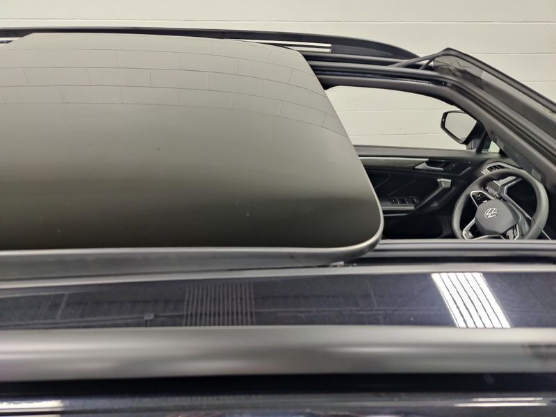 Used 2024 Volkswagen Tiguan SE AWD R-Line Black w/SunroofImage 8