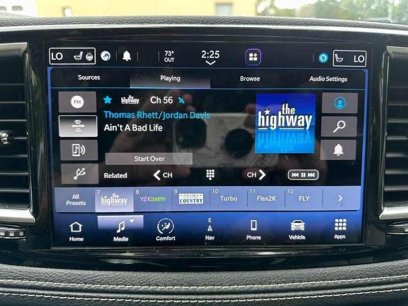 2021 Chrysler Pacifica Limited photo 3