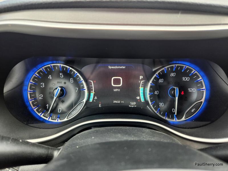 Used 2022 Chrysler Pacifica Touring L