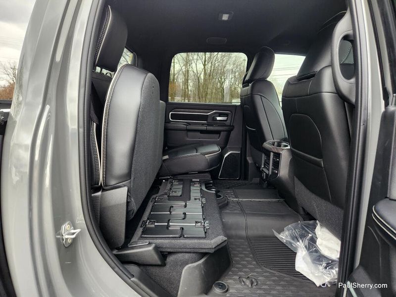 New 2026 RAM 3500 Laramie Crew Cab 4x4 6'4' Box