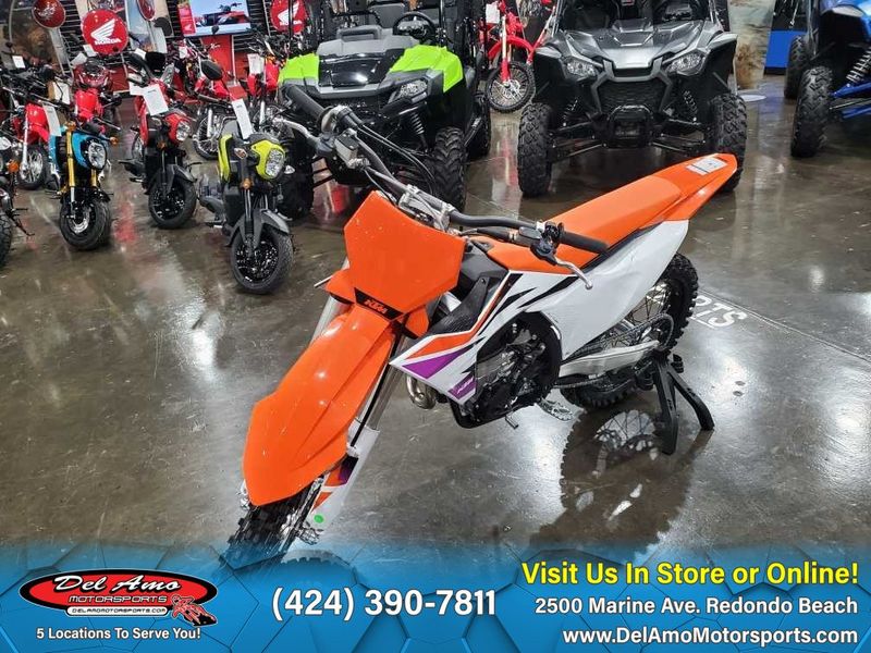 2024 KTM 450 SX-F  in a ORANGE exterior color. Del Amo Motorsports of Redondo Beach (424) 304-1660 delamomotorsports.com 