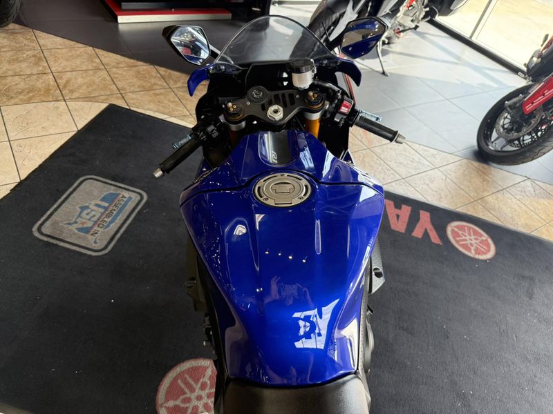 Used 2018 Yamaha YZF-R1 Image 5