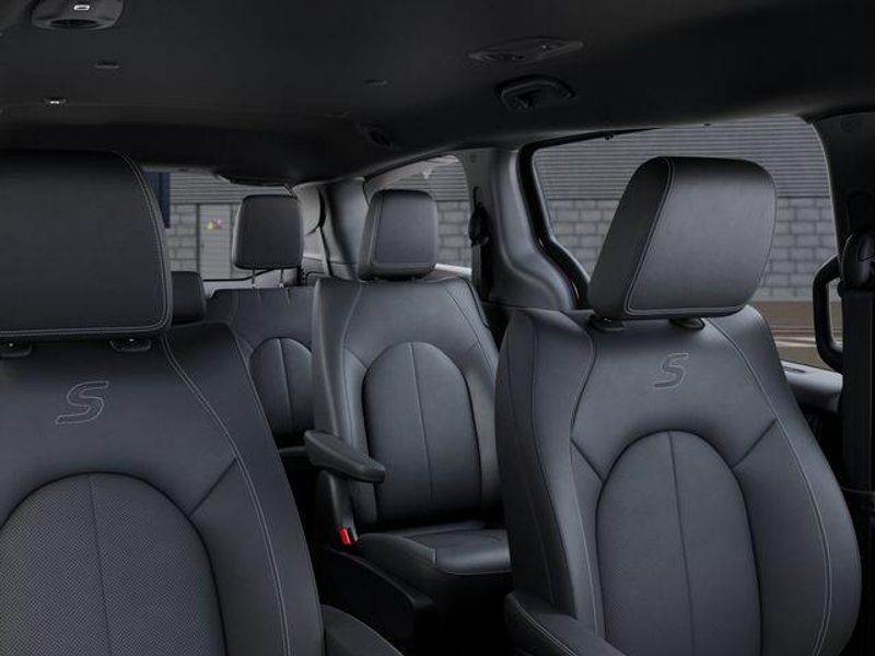 New 2026 Chrysler Pacifica SelectImage 26