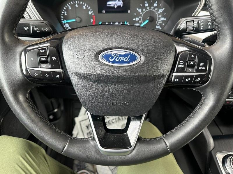 2021 Ford Escape SEImage 3