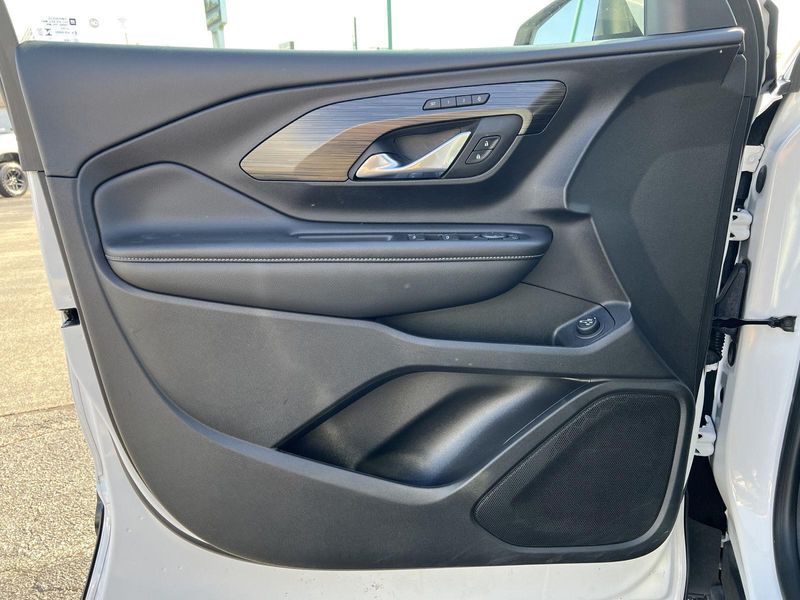 2023 Gmc Terrain SLT photo 11
