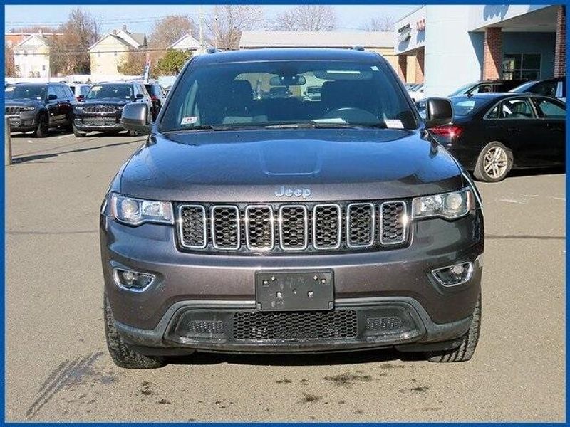 2019 Jeep Grand Cherokee Laredo EImage 3