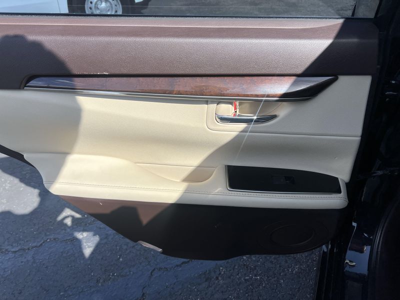 2017 Lexus ES 350Image 19