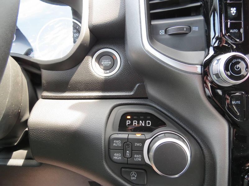 2025 RAM 1500 Big Horn Crew Cab 4x4 5