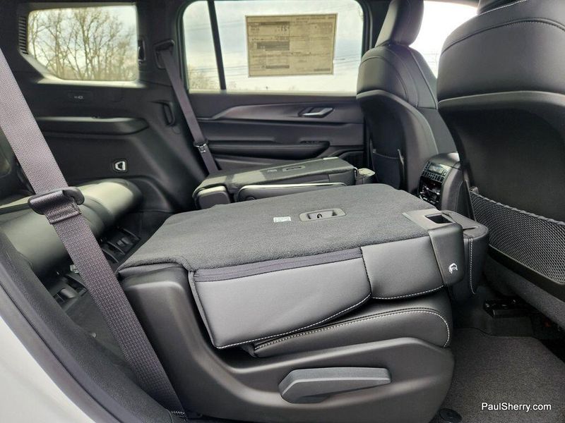 2025 Jeep Grand Cherokee L Altitude X 4x4Image 29