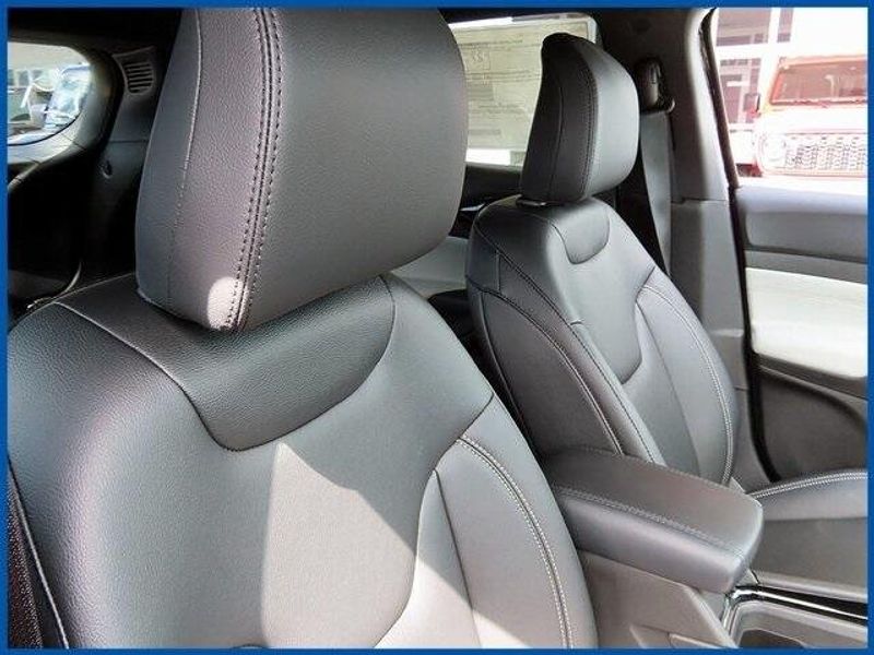 New 2025 Jeep Compass LimitedImage 9