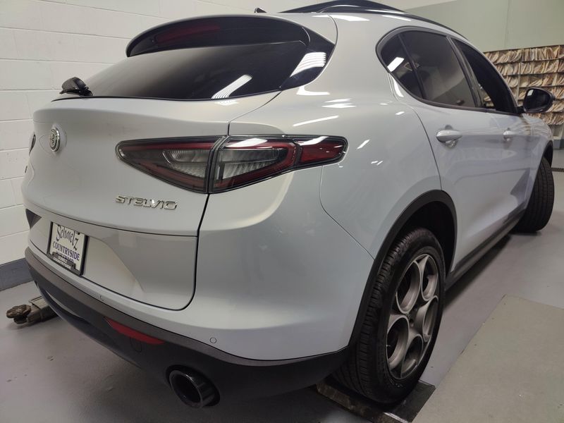 2024 Alfa Romeo Stelvio Sprint Q4 AWD w/Sunroof/Wheel PkgImage 13