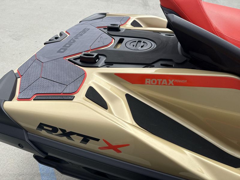 2025 Sea-Doo RXT-X 325 (SOUND SYSTEM) Image 16