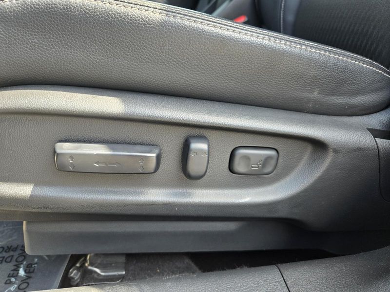2017 Honda HR-V LX photo 20
