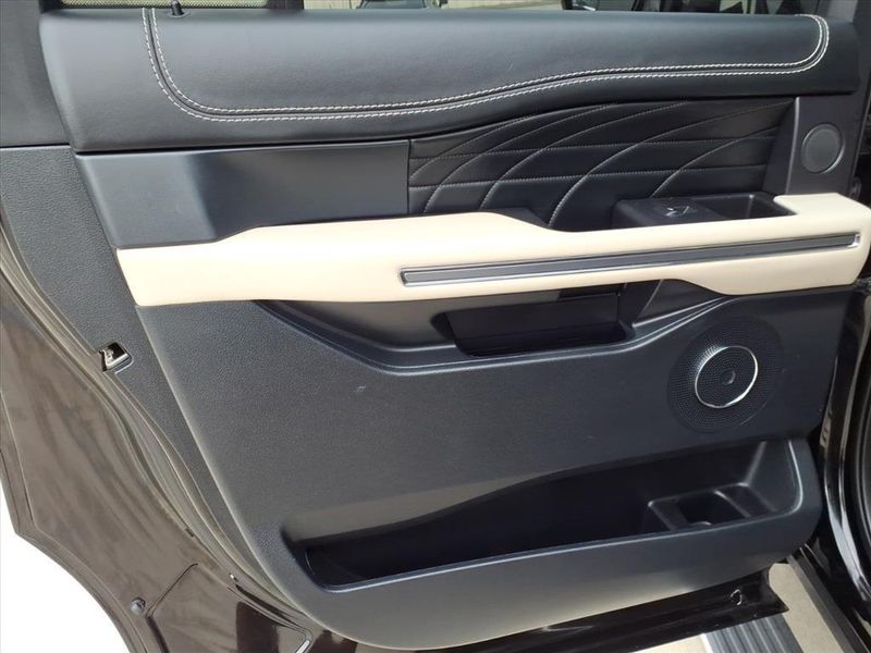 Used 2021 Ford Expedition Max PlatinumImage 12
