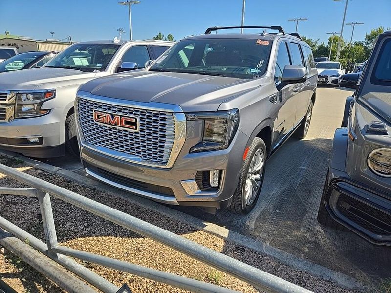 Used 2022 GMC Yukon XL DenaliImage 1