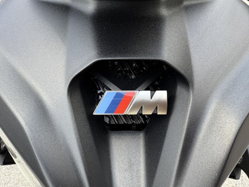 2025 BMW M 1000 R