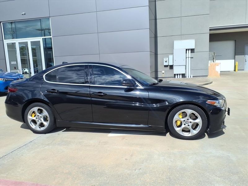 Used 2019 Alfa Romeo Giulia Image 8