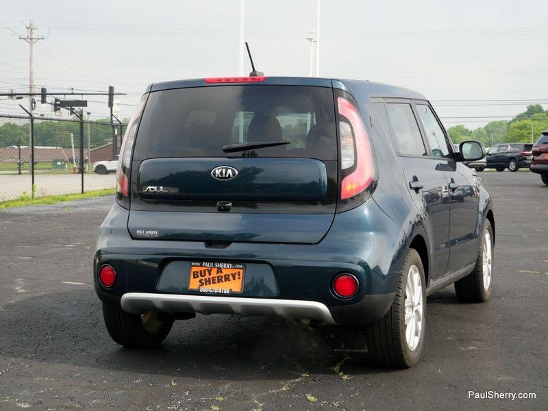 2017 Kia Soul +Image 14