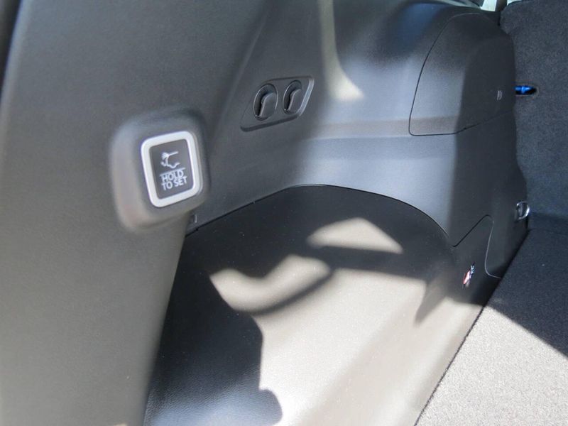 New 2026 Jeep Cherokee Limited 4x4Image 25