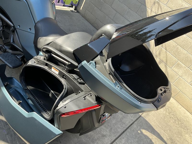New 2025 Can-Am SPYDER F3 LIMITED Image 11