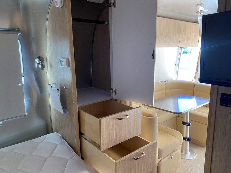 Used 2019 AIRSTREAM FLYING CLOUD 23FB Image 34