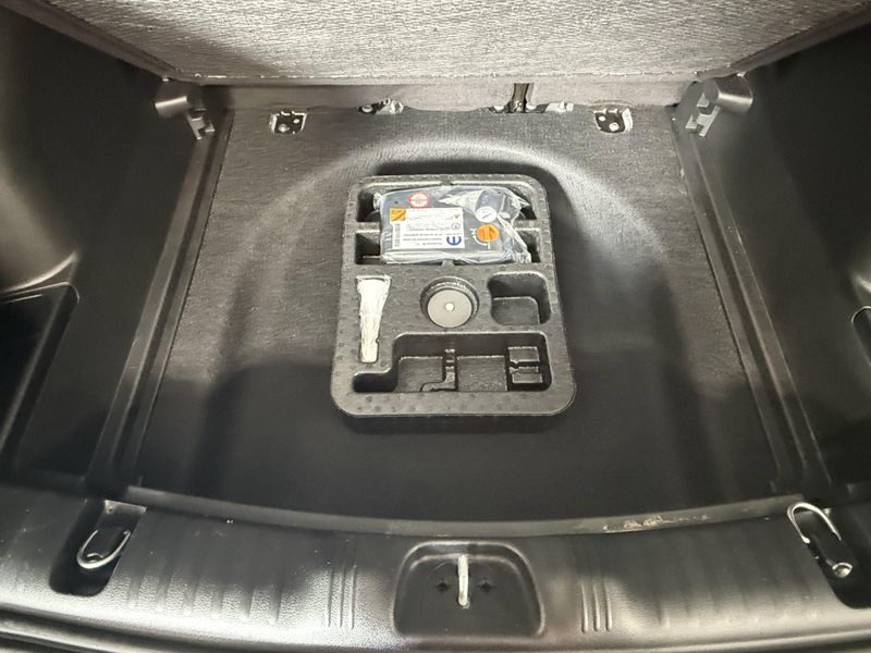 Used 2024 Jeep Compass LimitedImage 8