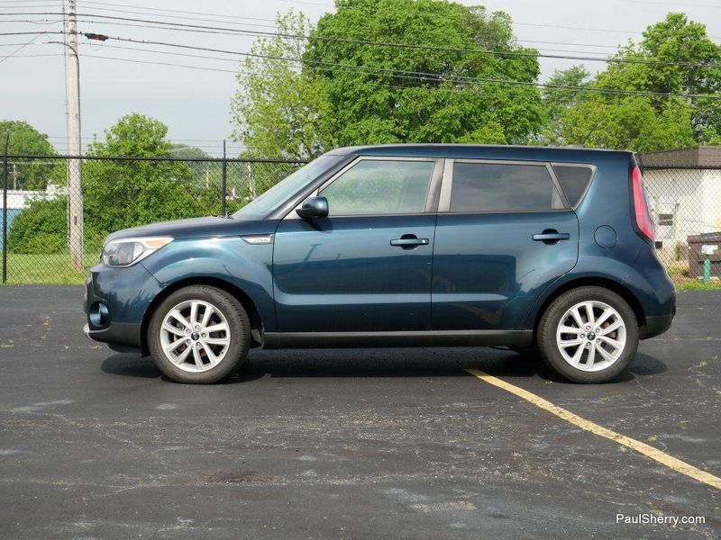 2017 Kia Soul +Image 8