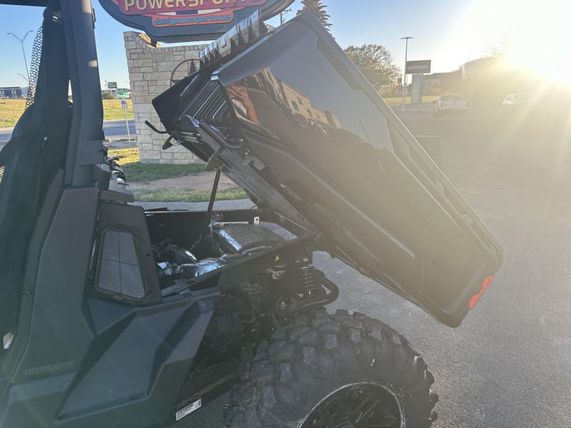 2025 Can-Am DEFENDER MAX LONE STAR HD10 STEALTH BLACKImage 9