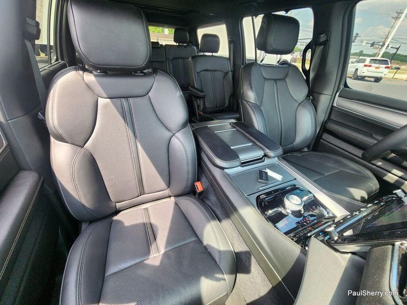 2024 Jeep Wagoneer Series II CarbideImage 3