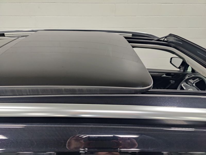 Used 2022 Volkswagen Tiguan SE AWD w/SunroofImage 7