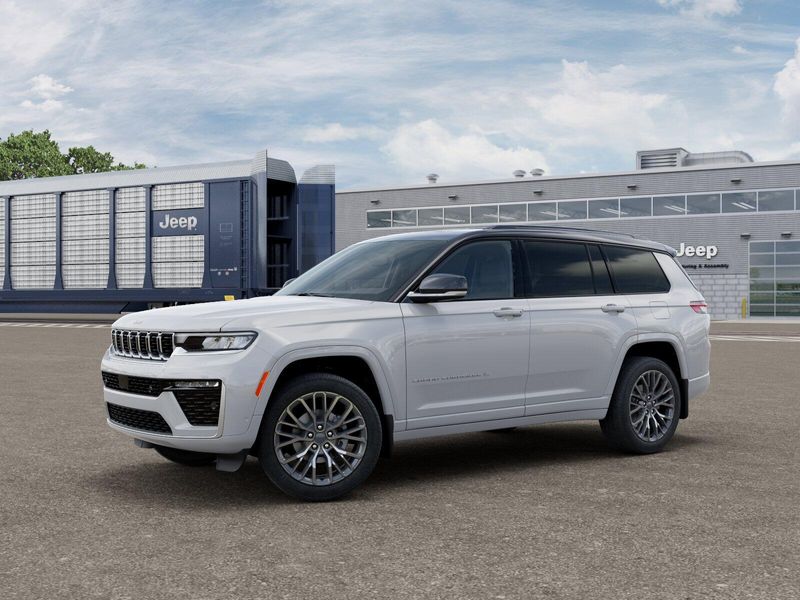 New 2026 Jeep Grand Cherokee L Summit 4x4Image 1