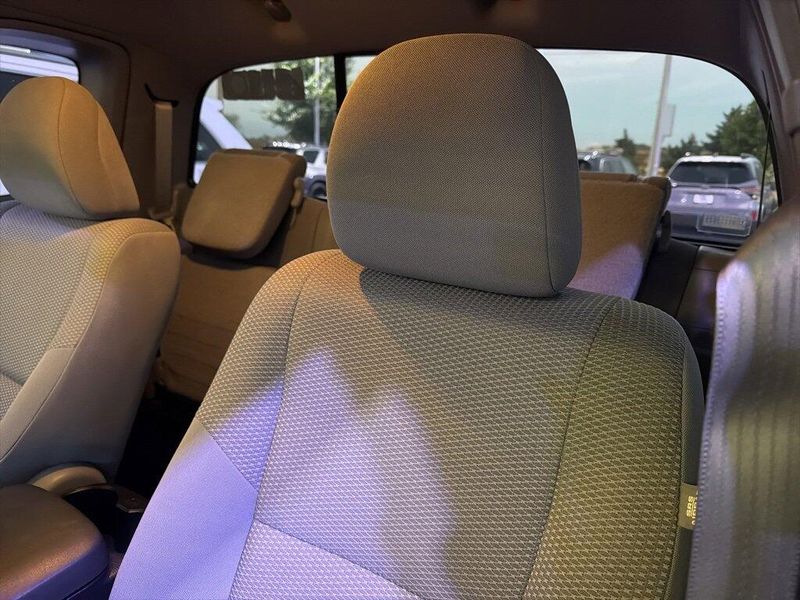2015 Toyota Tacoma Base photo 8