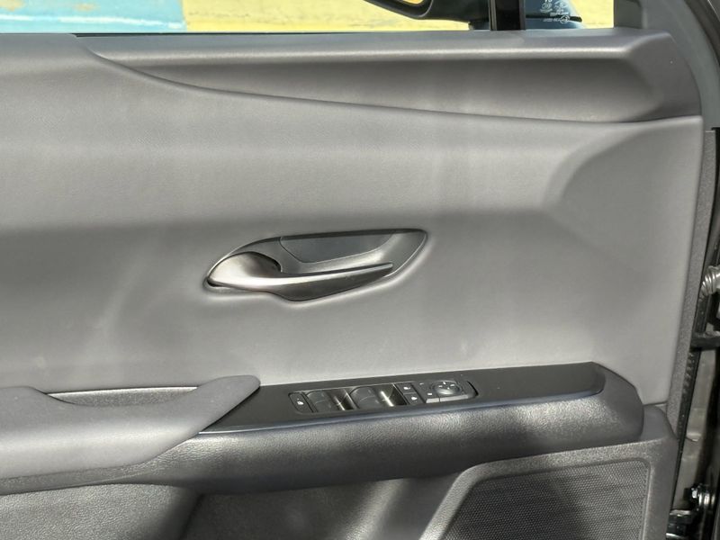 New 2026 Lexus UX 300hImage 17