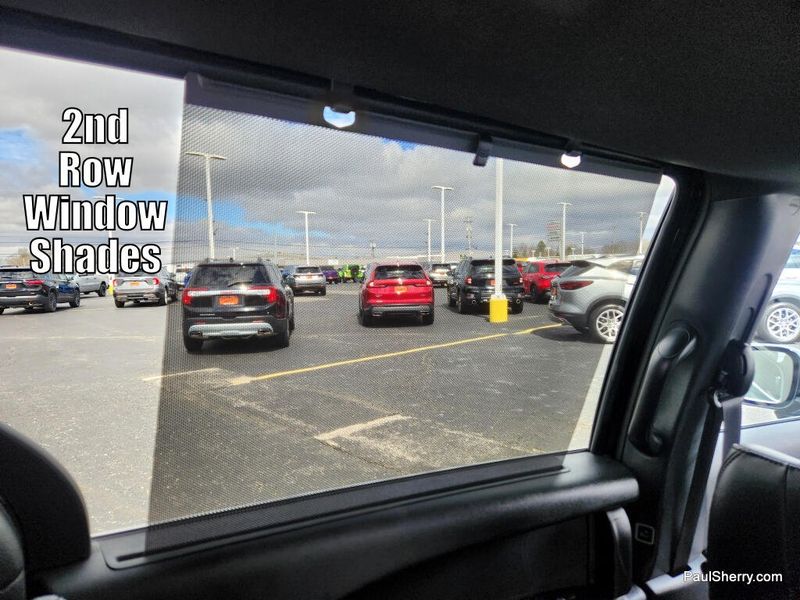 Used 2025 Chrysler Pacifica Select