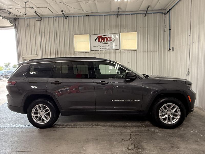 Used 2025 Jeep Grand Cherokee L LaredoImage 2