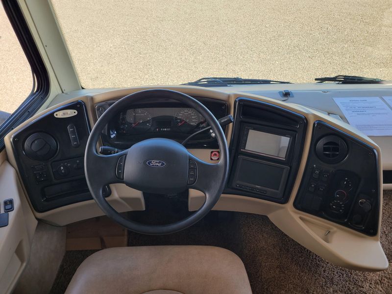 Used 2011 COACHMAN BY FOREST R ENCOUNTER 37-TZ Image 7