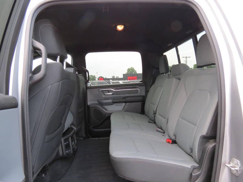 Used 2022 RAM 1500 Big Horn 4x4 4dr Crew Cab 6.4 ft. SB PickupImage 28