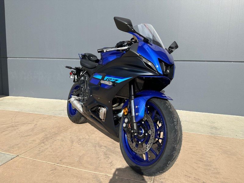 Used 2024 Yamaha YZF-R7 CA Image 3