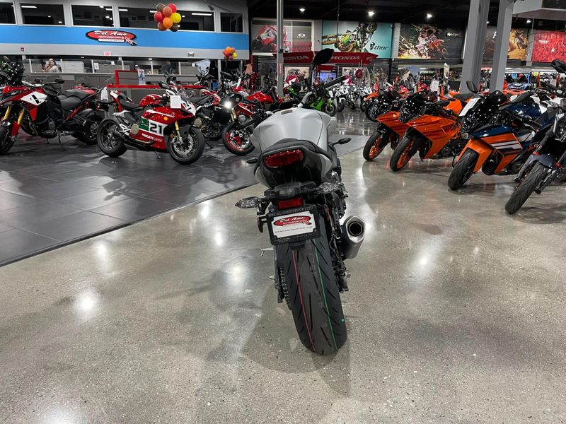 New 2025 Yamaha MT-10 Image 7