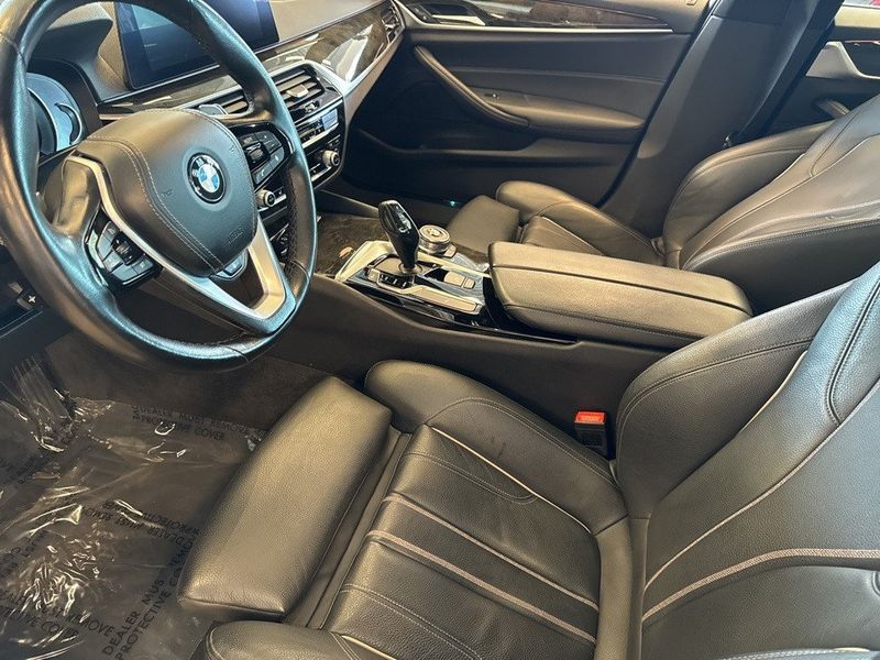 2019 BMW 5 Series 530i xDriveImage 9