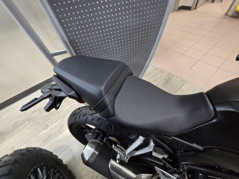 2025 Honda CB300R MATTE BLACK METALLICImage 7