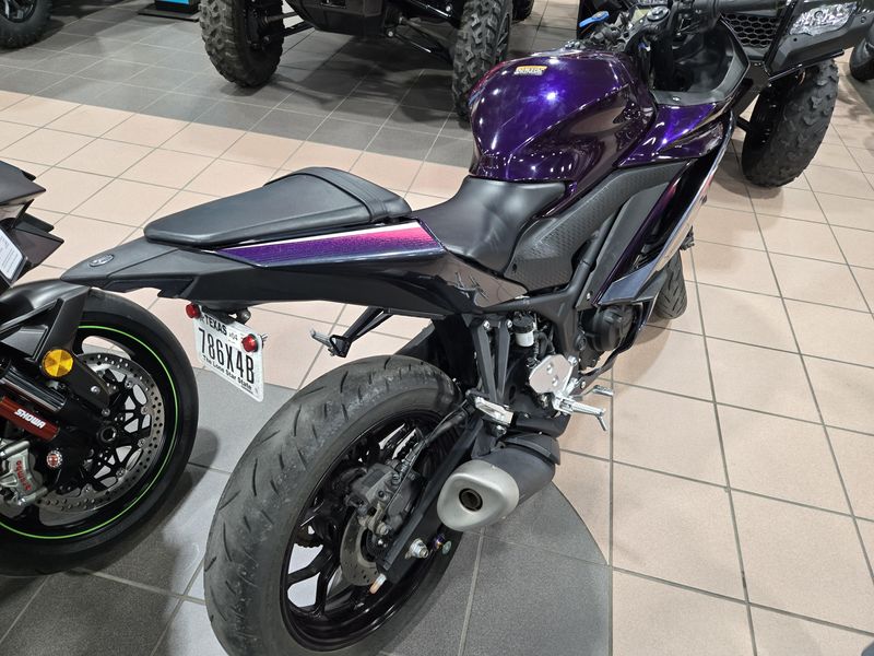2023 Yamaha YZFR3 ABS Image 9